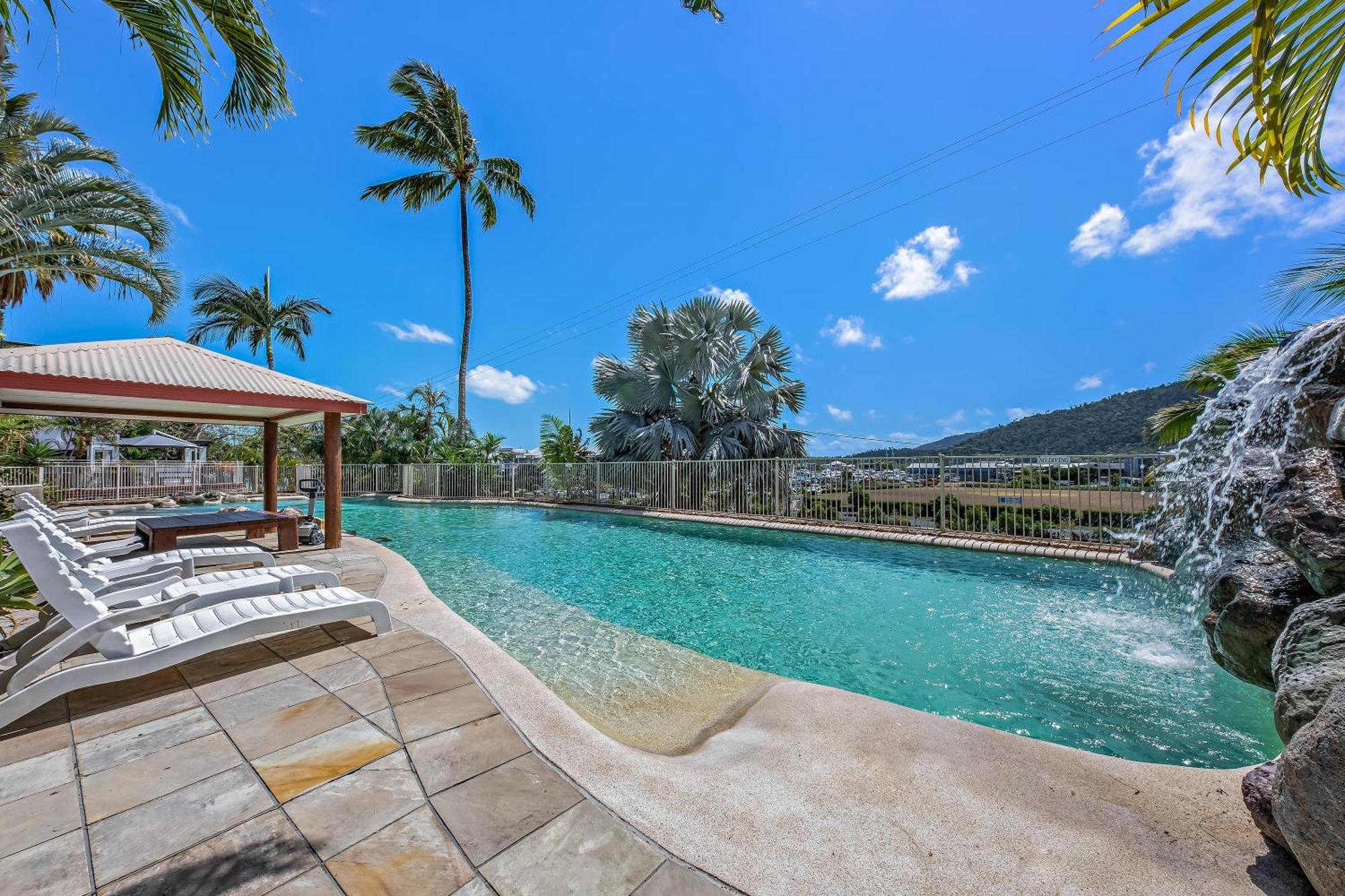 Spa Haven 17B Ocean View Airlie Beach Esterno foto