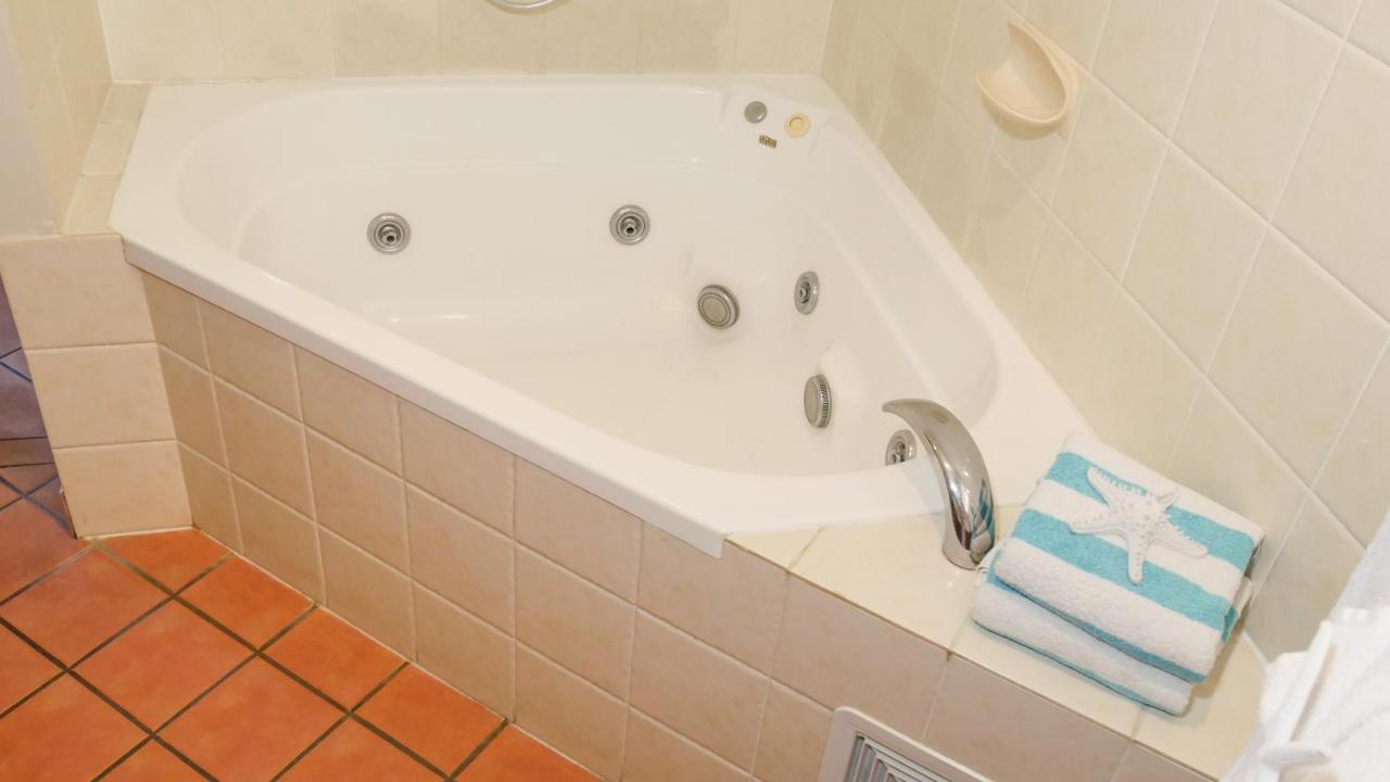 Spa Haven 17B Ocean View Airlie Beach Esterno foto